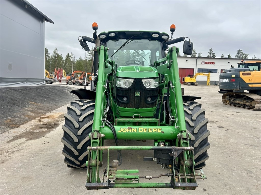 John Deere 6125 R AUTOPOWER ETUKUORMAAJALLA  - Tractor: foto 3 John Deere 6125 R AUTOPOWER ETUKUORMAAJALLA  - Tractor: foto 3