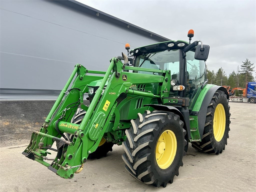 John Deere 6125 R AUTOPOWER ETUKUORMAAJALLA  - Tractor: foto 2 John Deere 6125 R AUTOPOWER ETUKUORMAAJALLA  - Tractor: foto 2