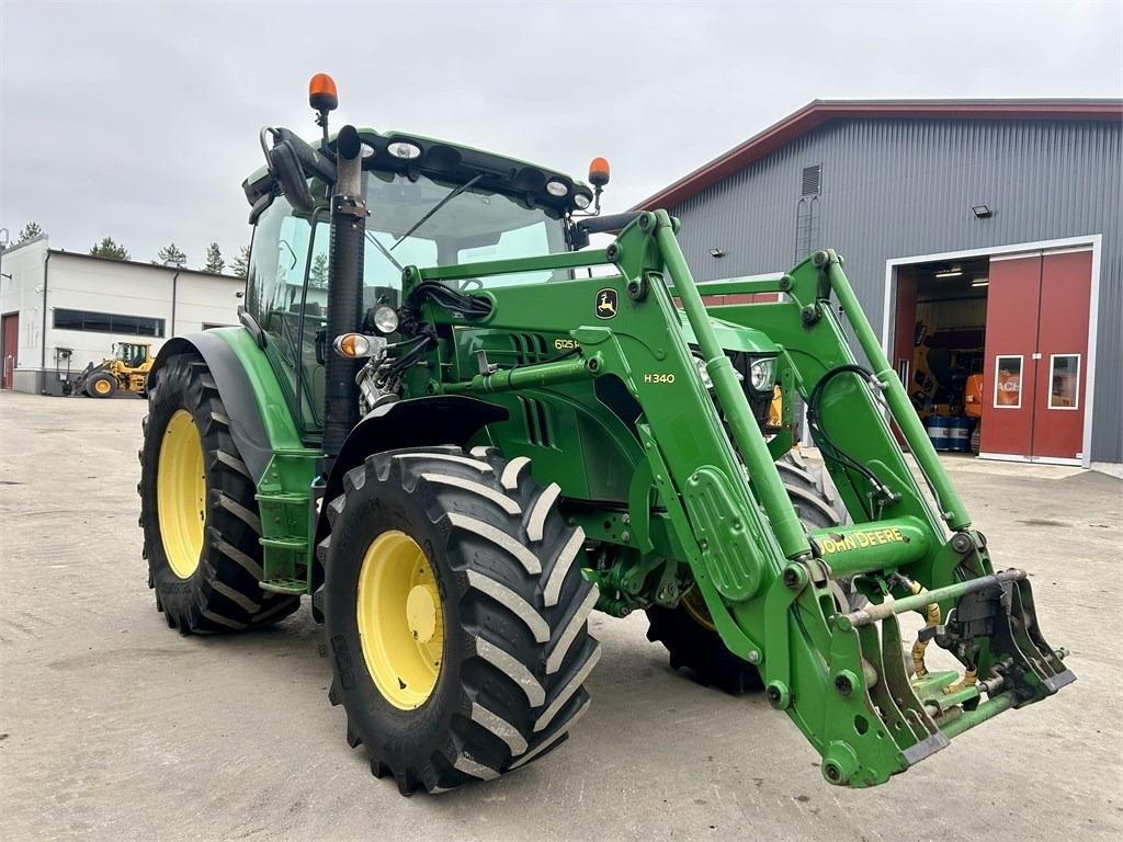 John Deere 6125 R AUTOPOWER ETUKUORMAAJALLA  - Tractor: foto 4 John Deere 6125 R AUTOPOWER ETUKUORMAAJALLA  - Tractor: foto 4