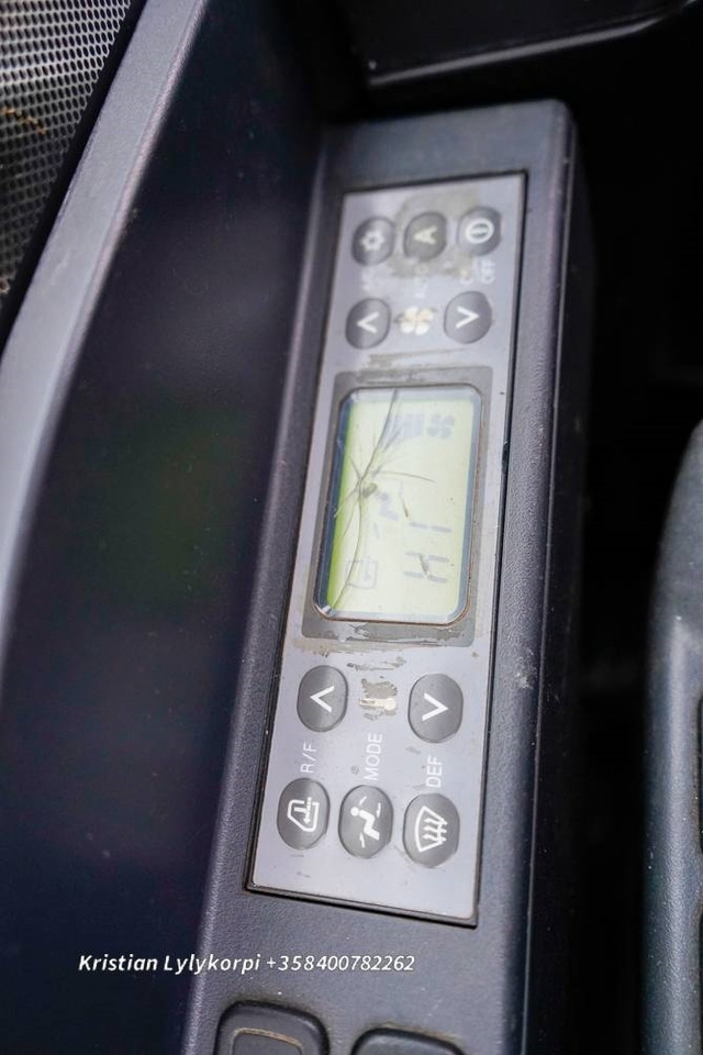 Excavadora de cadenas New Holland E140CSR PYÖRITTÄJÄLLÄ: foto 25