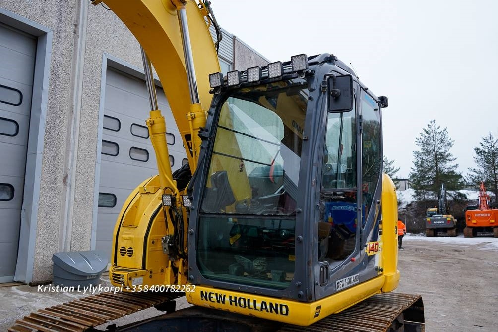 Excavadora de cadenas New Holland E140CSR PYÖRITTÄJÄLLÄ: foto 15
