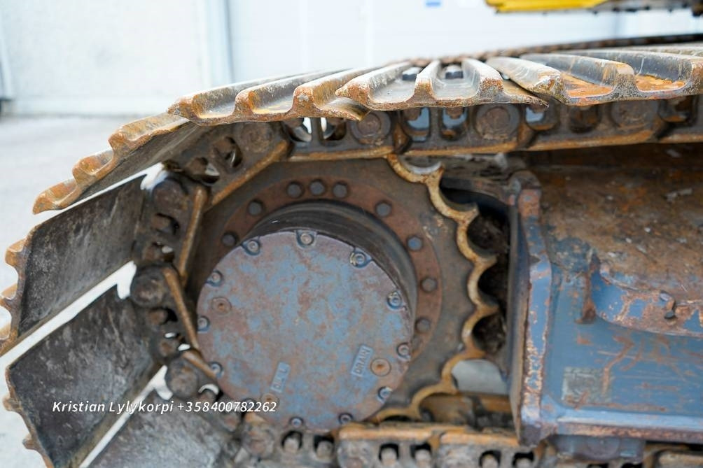 Excavadora de cadenas New Holland E140CSR PYÖRITTÄJÄLLÄ: foto 17