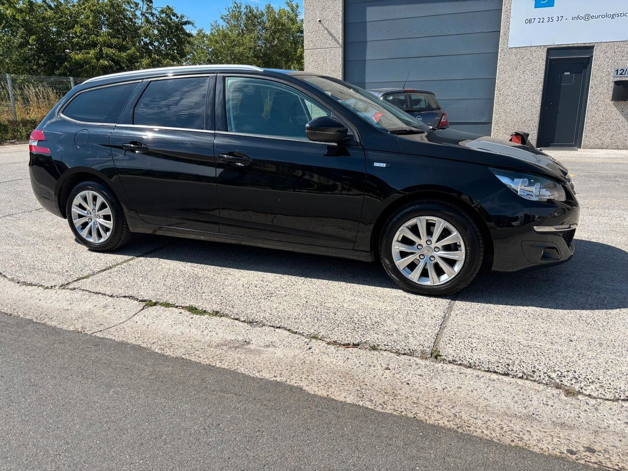 Peugeot 308 Klima. Kamera. Navi. Tempomat - Coche familiar: foto 5 Peugeot 308 Klima. Kamera. Navi. Tempomat - Coche familiar: foto 5