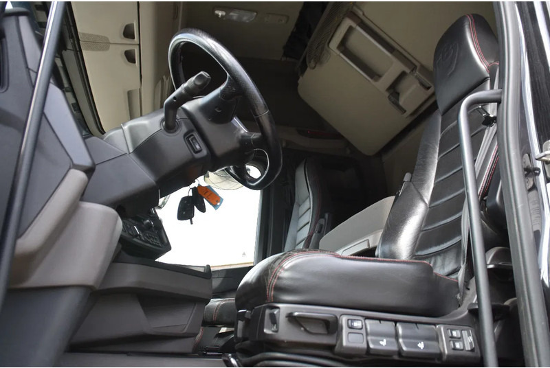 Scania R520 V8 NGS 6x2/4 - 701 TKM - NAVI - LEATHER SEATS - ALCOA'S - LED LIGHTS - TOP CONDITION - - Cabeza tractora: foto 4 Scania R520 V8 NGS 6x2/4 - 701 TKM - NAVI - LEATHER SEATS - ALCOA'S - LED LIGHTS - TOP CONDITION - - Cabeza tractora: foto 4