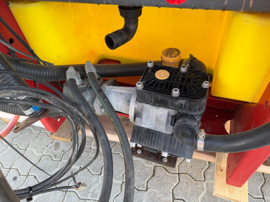 Tecnocar Tecnospra 1500 Fronttank - Cosechadora: foto 4 Tecnocar Tecnospra 1500 Fronttank - Cosechadora: foto 4