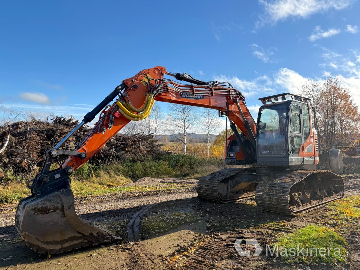 Grävmaskin Doosan DX140LCR-5 / Skördaraggregat 25RH - Excavadora de cadenas: foto 1 Grävmaskin Doosan DX140LCR-5 / Skördaraggregat 25RH - Excavadora de cadenas: foto 1