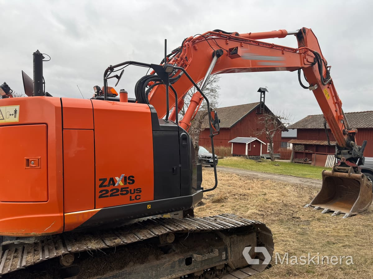 Grävmaskin Hitachi ZX225USLC-5B med redskap - Excavadora de cadenas: foto 5 Grävmaskin Hitachi ZX225USLC-5B med redskap - Excavadora de cadenas: foto 5