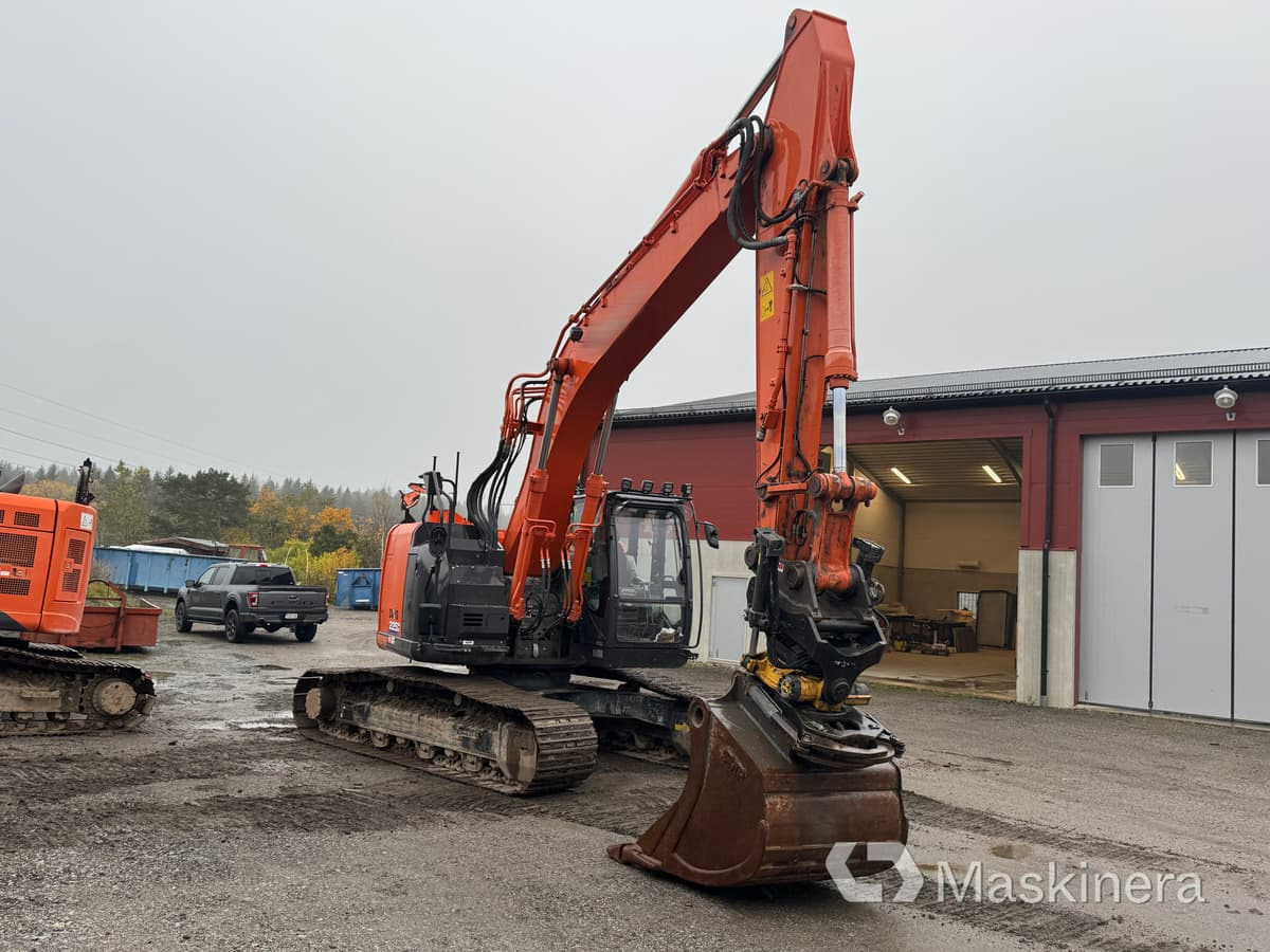 Grävmaskin Hitachi ZX225USLC-6 - Excavadora de cadenas: foto 3 Grävmaskin Hitachi ZX225USLC-6 - Excavadora de cadenas: foto 3