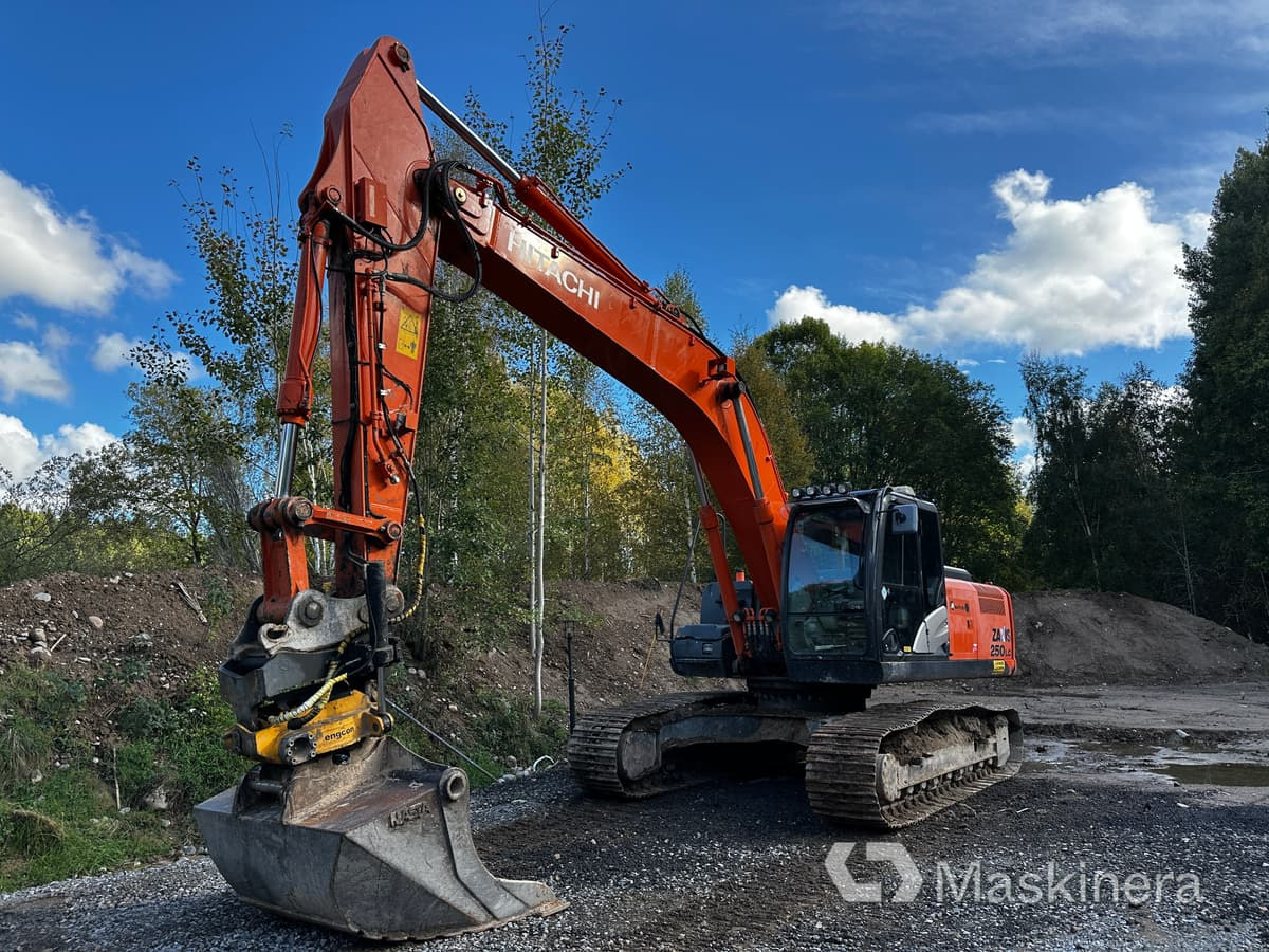 Excavadora de cadenas Grävmaskin Hitachi ZX250LC-5B: foto 1