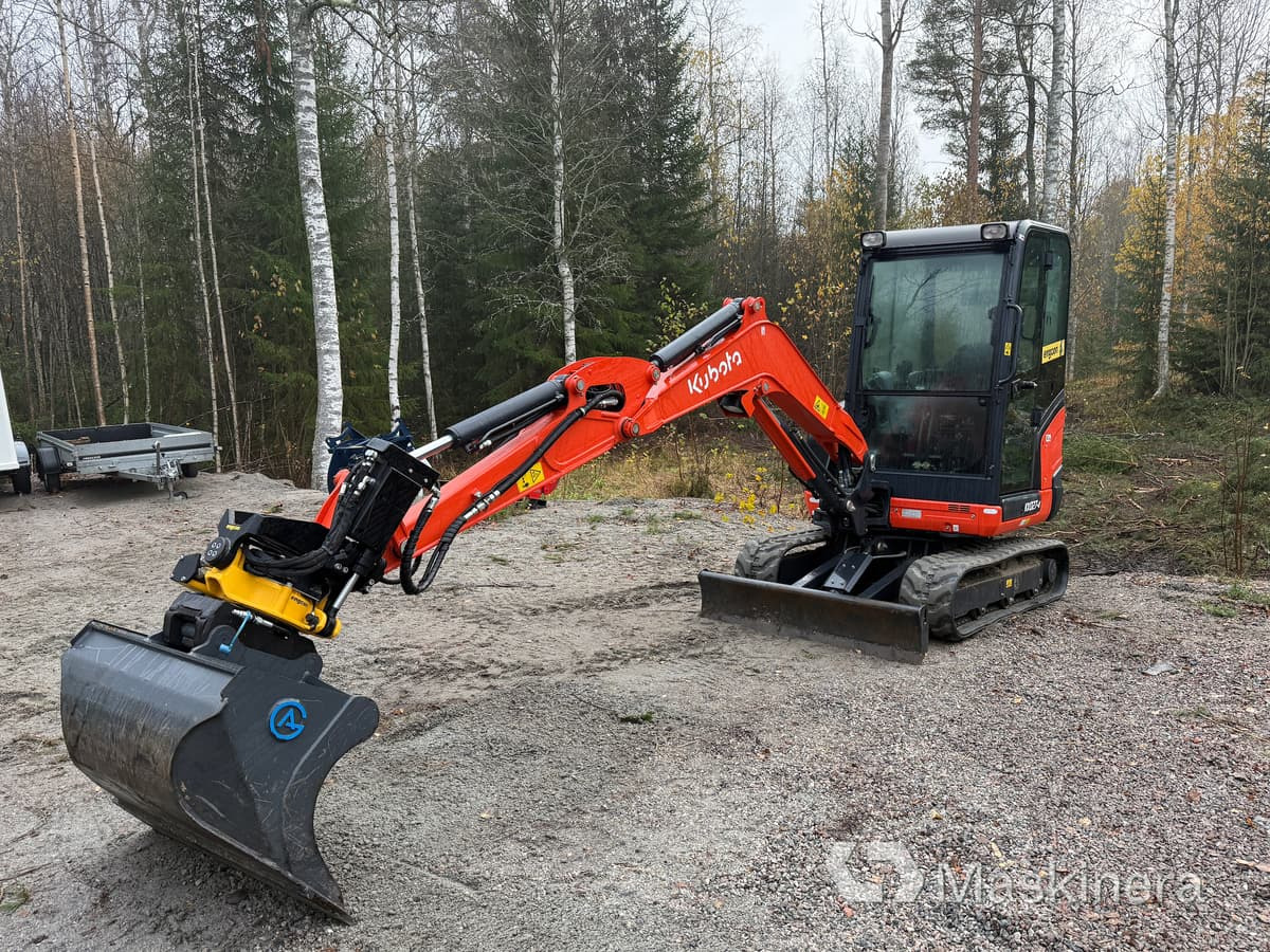 Grävmaskin Kubota KX027-4 med många redskap - Excavadora de cadenas: foto 1 Grävmaskin Kubota KX027-4 med många redskap - Excavadora de cadenas: foto 1