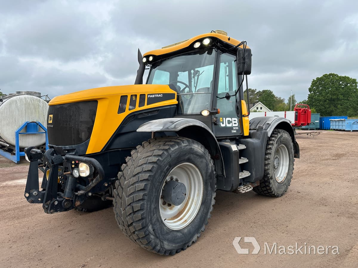 Traktor JCB Fastrac 3230 XTRA - Tractor: foto 1 Traktor JCB Fastrac 3230 XTRA - Tractor: foto 1