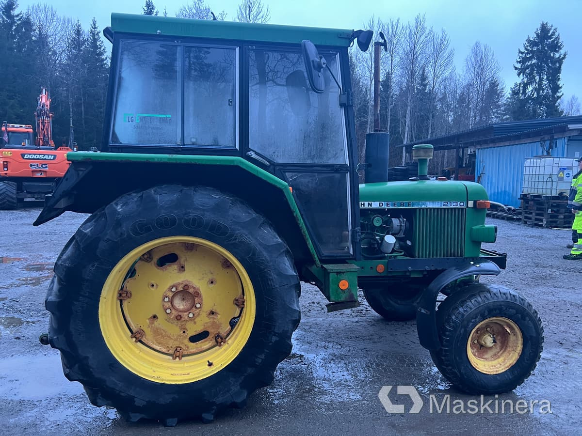 Traktor John Deere 2130 - Tractor: foto 3 Traktor John Deere 2130 - Tractor: foto 3