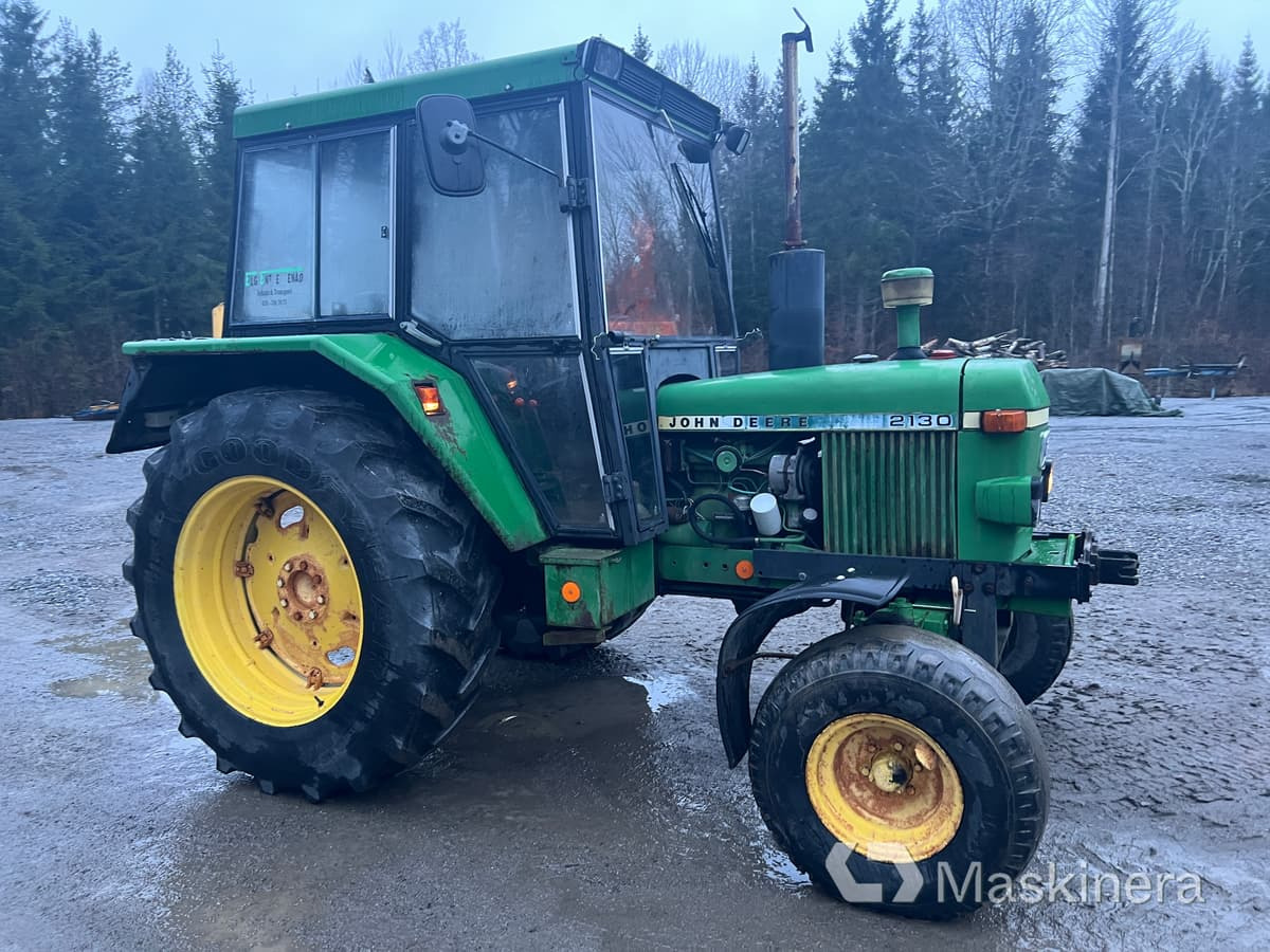 Traktor John Deere 2130 - Tractor: foto 2 Traktor John Deere 2130 - Tractor: foto 2