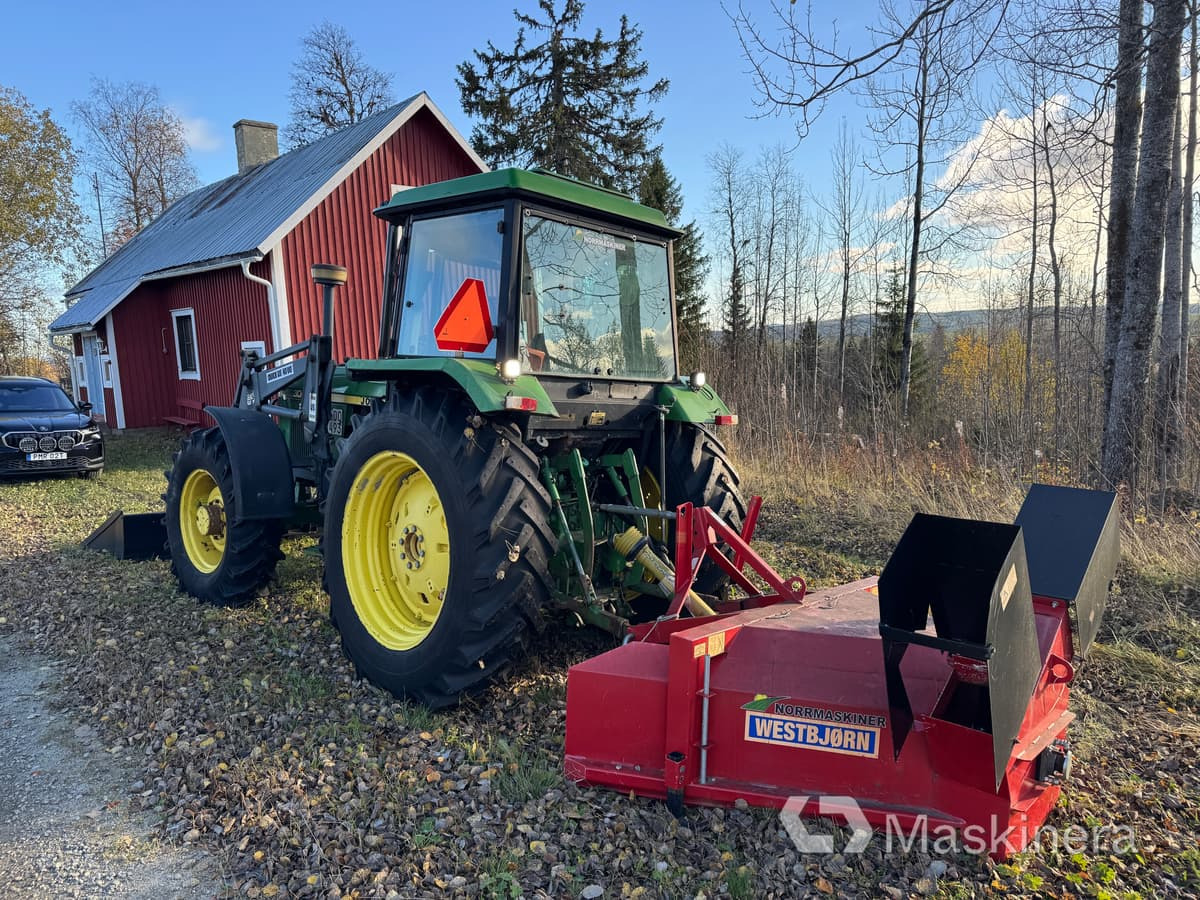 Traktor John Deere 3040 Mfwd med tillbehör - Tractor: foto 3 Traktor John Deere 3040 Mfwd med tillbehör - Tractor: foto 3