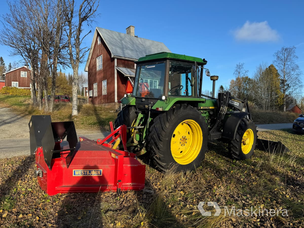 Traktor John Deere 3040 Mfwd med tillbehör - Tractor: foto 5 Traktor John Deere 3040 Mfwd med tillbehör - Tractor: foto 5