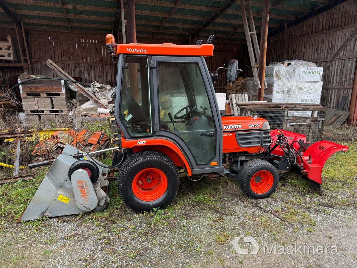 Traktor Kubota B2100 med Vikplog & Sandspridare - Tractor: foto 2 Traktor Kubota B2100 med Vikplog & Sandspridare - Tractor: foto 2