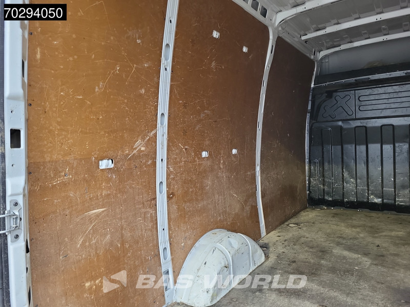 Iveco Daily 35S14 Automaat L2H2 3,5t Trekhaak LED Airco Cruise Navi Camera Euro6 APK 03-2026 L2 12m3 Airco Trekhaak Cruise control - Furgón: foto 5 Iveco Daily 35S14 Automaat L2H2 3,5t Trekhaak LED Airco Cruise Navi Camera Euro6 APK 03-2026 L2 12m3 Airco Trekhaak Cruise control - Furgón: foto 5