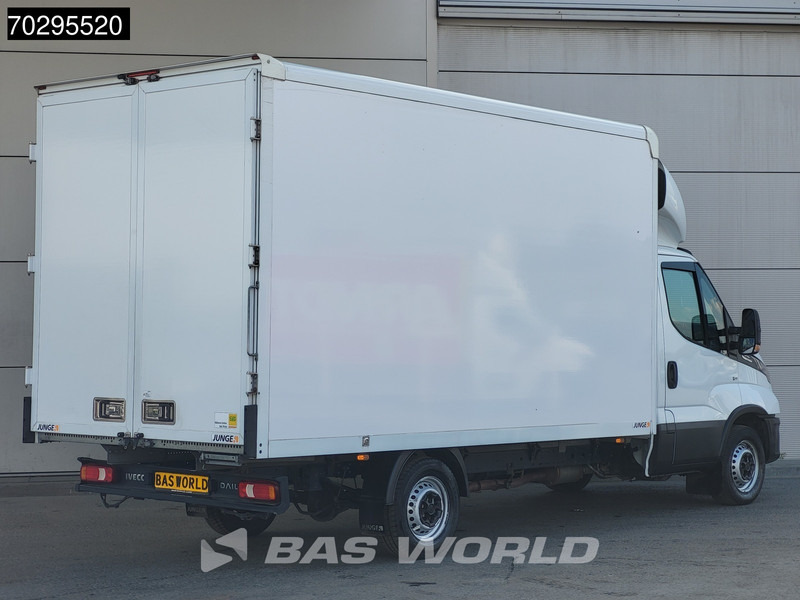 Iveco Daily 35S16 Automaat Bakwagen Achterdeuren 160PK Airco Camera Euro6 Meubelbak Koffer 21m3 Airco - Furgoneta caja cerrada: foto 5 Iveco Daily 35S16 Automaat Bakwagen Achterdeuren 160PK Airco Camera Euro6 Meubelbak Koffer 21m3 Airco - Furgoneta caja cerrada: foto 5