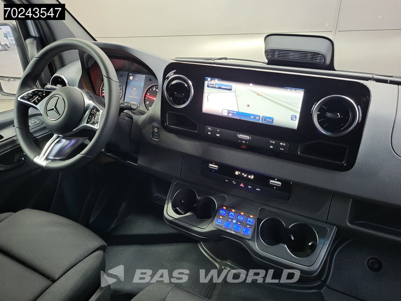 Foto del interior 1: Furgón nuevo Mercedes-Benz Sprinter 319 CDI Automaat L2H2 4x4 New Model! Overland Special Off Grid ACC Camera MBUX Allrad 4WD Camper basis 10m3 Airco