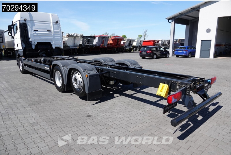 MAN TGX 26.520 TGX 6X2 Lift-Steering Axle Euro 6 - Camión chasis: foto 2 MAN TGX 26.520 TGX 6X2 Lift-Steering Axle Euro 6 - Camión chasis: foto 2