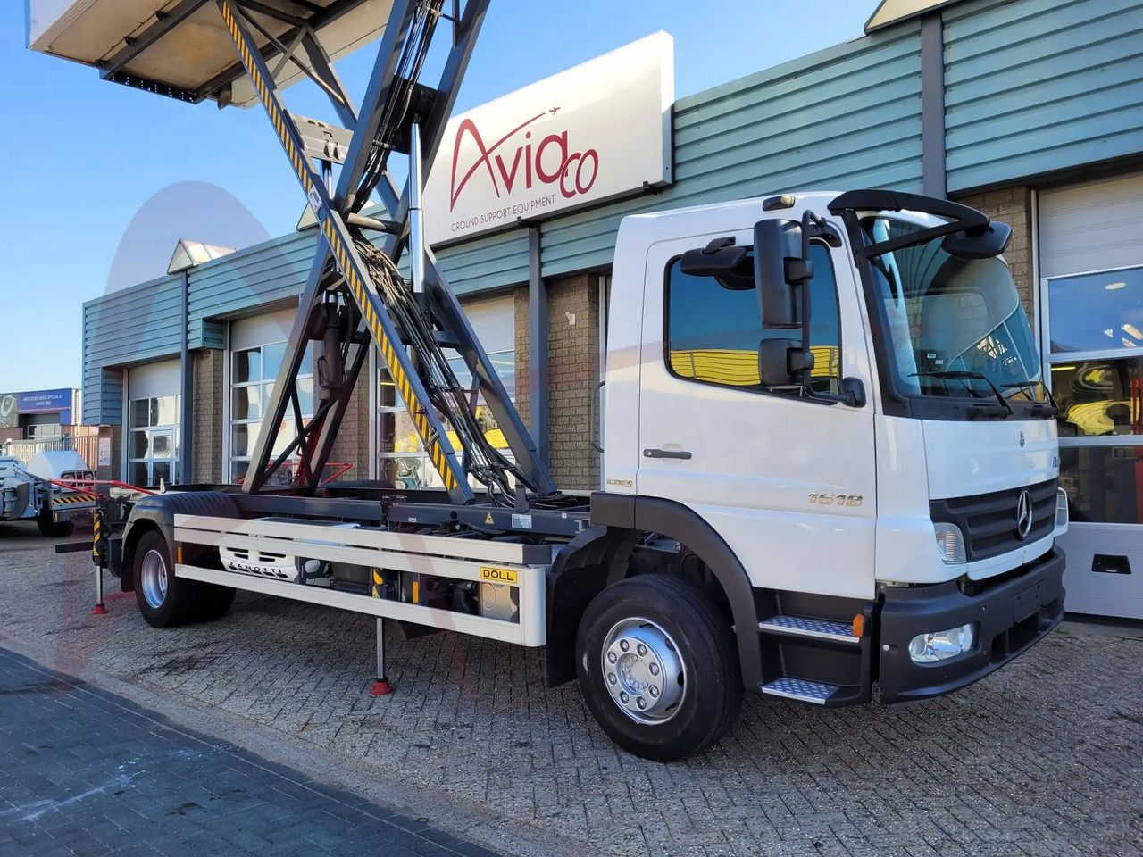 DOLL X-CAT U79.15S045.00 - Camión de catering: foto 3 DOLL X-CAT U79.15S045.00 - Camión de catering: foto 3