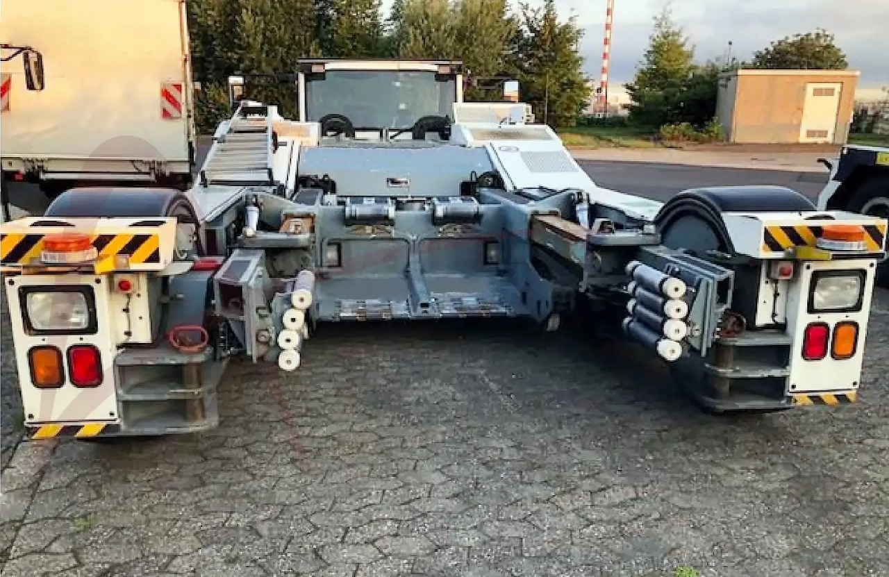 GOLDHOFER AST-2F 400 - Remolcador de aviones: foto 2 GOLDHOFER AST-2F 400 - Remolcador de aviones: foto 2