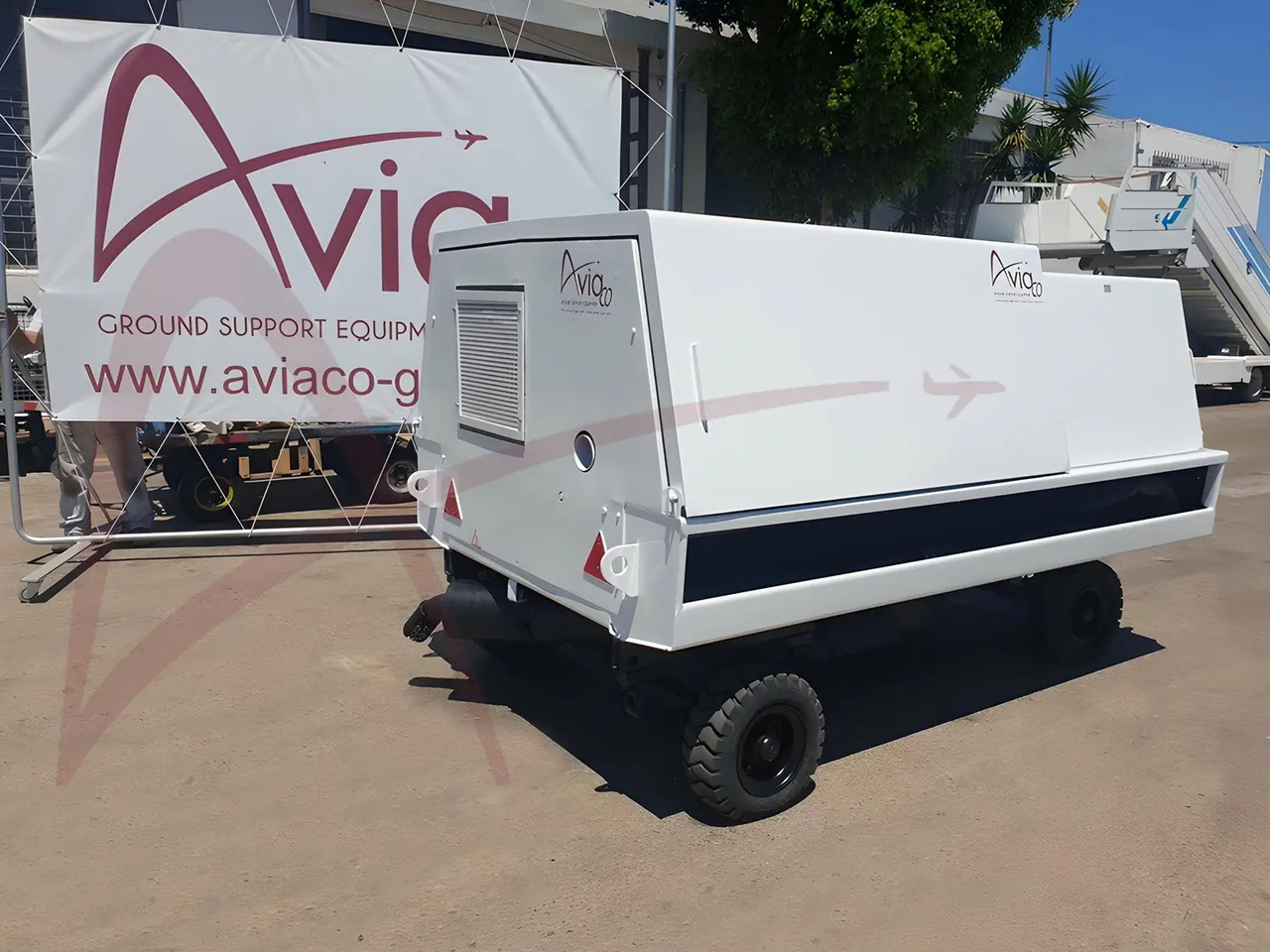 HOUCHIN D690 - Unidad de potencia en tierra: foto 1 HOUCHIN D690 - Unidad de potencia en tierra: foto 1