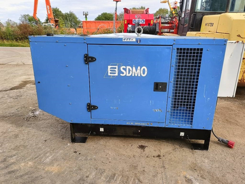 SDMO J 44 K 44kva 64 A 35 kw generator aggregaat silent - Generador industriale: foto 2 SDMO J 44 K 44kva 64 A 35 kw generator aggregaat silent - Generador industriale: foto 2