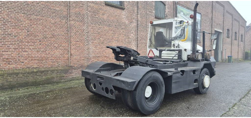 Terberg trt89 4x4 terminal trekker tractor port truck - Tractor industrial: foto 3 Terberg trt89 4x4 terminal trekker tractor port truck - Tractor industrial: foto 3