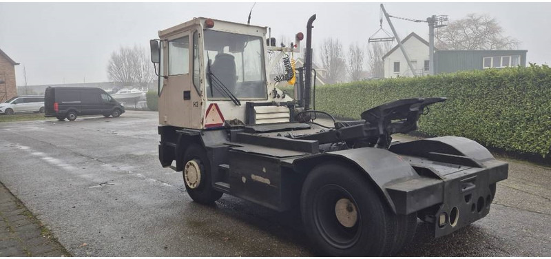 Terberg trt89 4x4 terminal trekker tractor port truck - Tractor industrial: foto 5 Terberg trt89 4x4 terminal trekker tractor port truck - Tractor industrial: foto 5