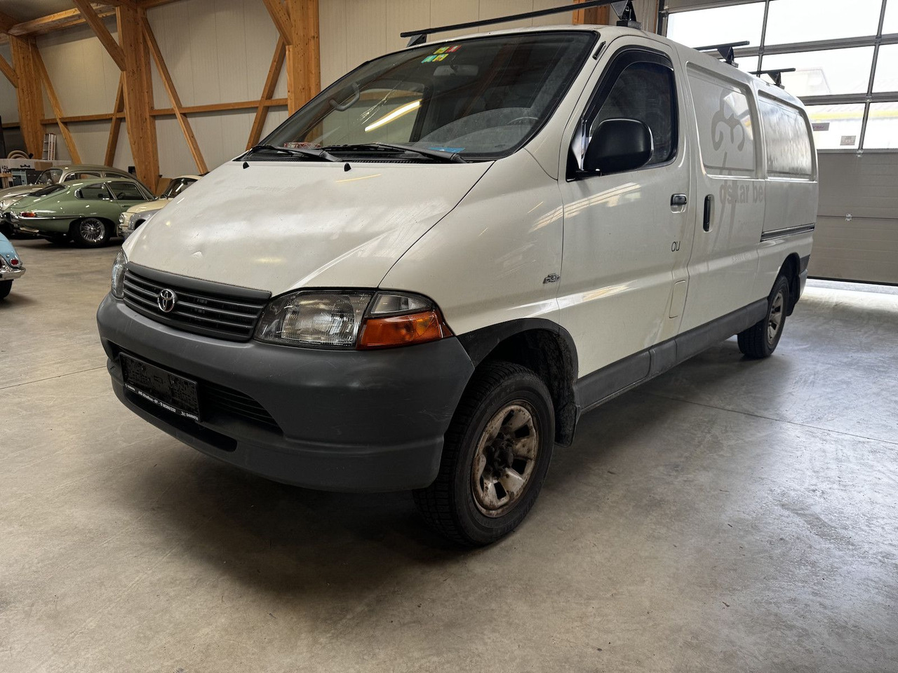 Toyota HiAce 2.5TD D4-D Kasten lang 4WD 4x4 - Furgón: foto 2 Toyota HiAce 2.5TD D4-D Kasten lang 4WD 4x4 - Furgón: foto 2