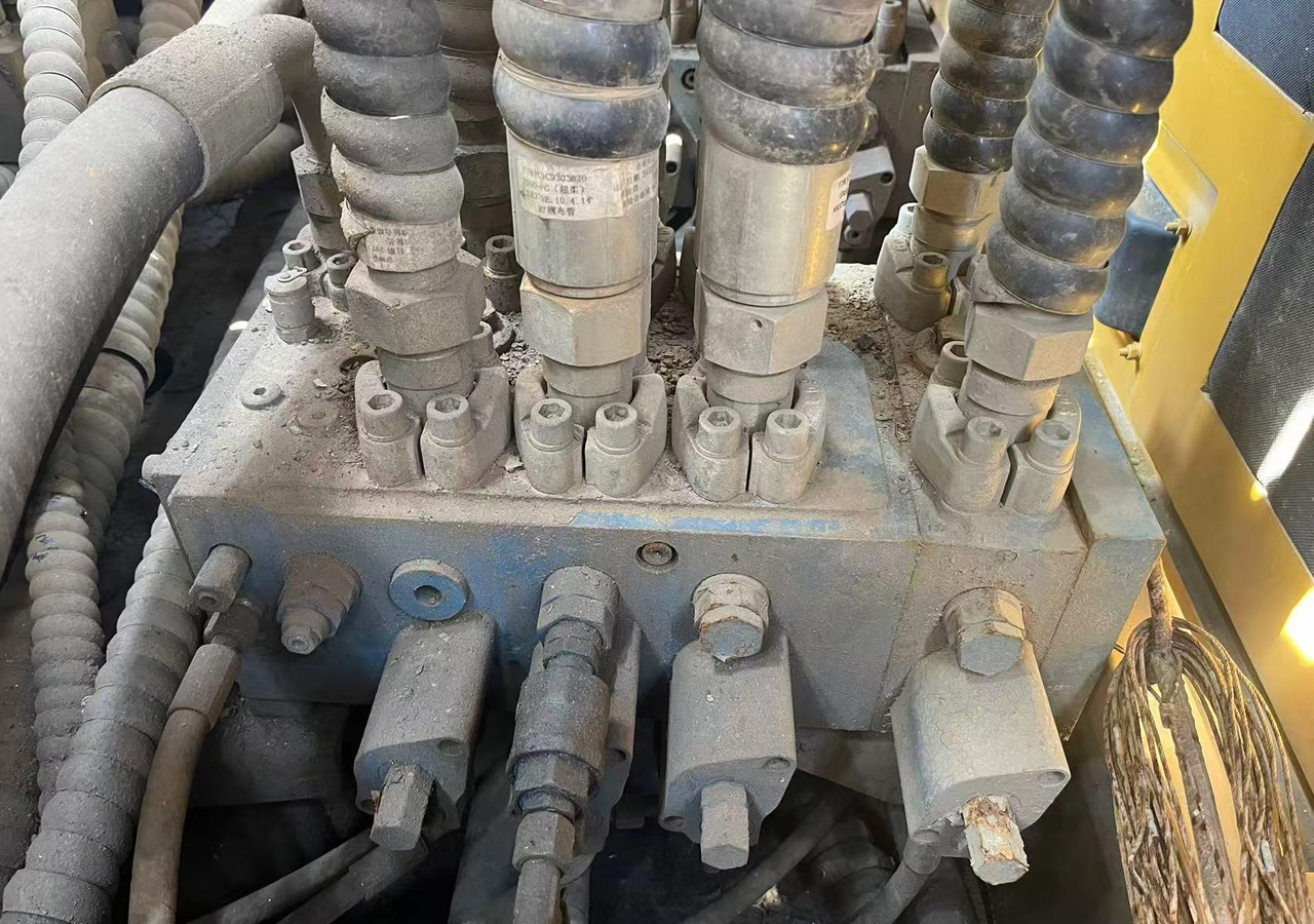 XCMG XR400E used rotary drilling rig price - Maquinaria de construcción: foto 4 XCMG XR400E used rotary drilling rig price - Maquinaria de construcción: foto 4