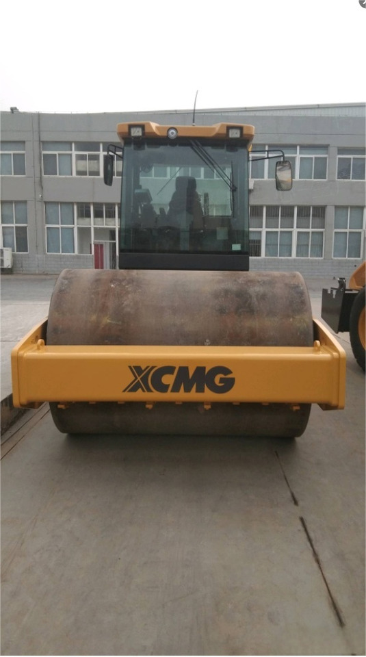 XCMG CV123 used 12ton single drum vibratory compactor price - Apisonadora de asfalto: foto 2 XCMG CV123 used 12ton single drum vibratory compactor price - Apisonadora de asfalto: foto 2
