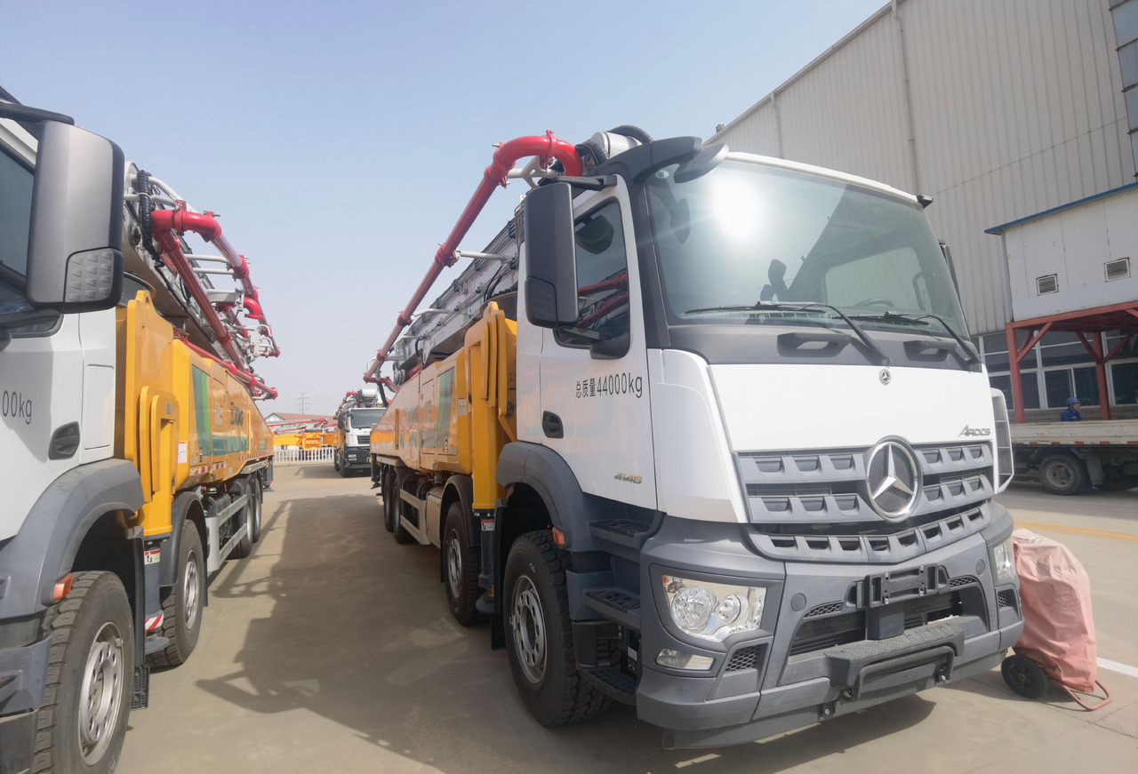XCMG Official Schwing Concrete Pump HB62V Used Telescopic Concrete Pump Truck Price - Camión bomba de hormigón: foto 2 XCMG Official Schwing Concrete Pump HB62V Used Telescopic Concrete Pump Truck Price - Camión bomba de hormigón: foto 2