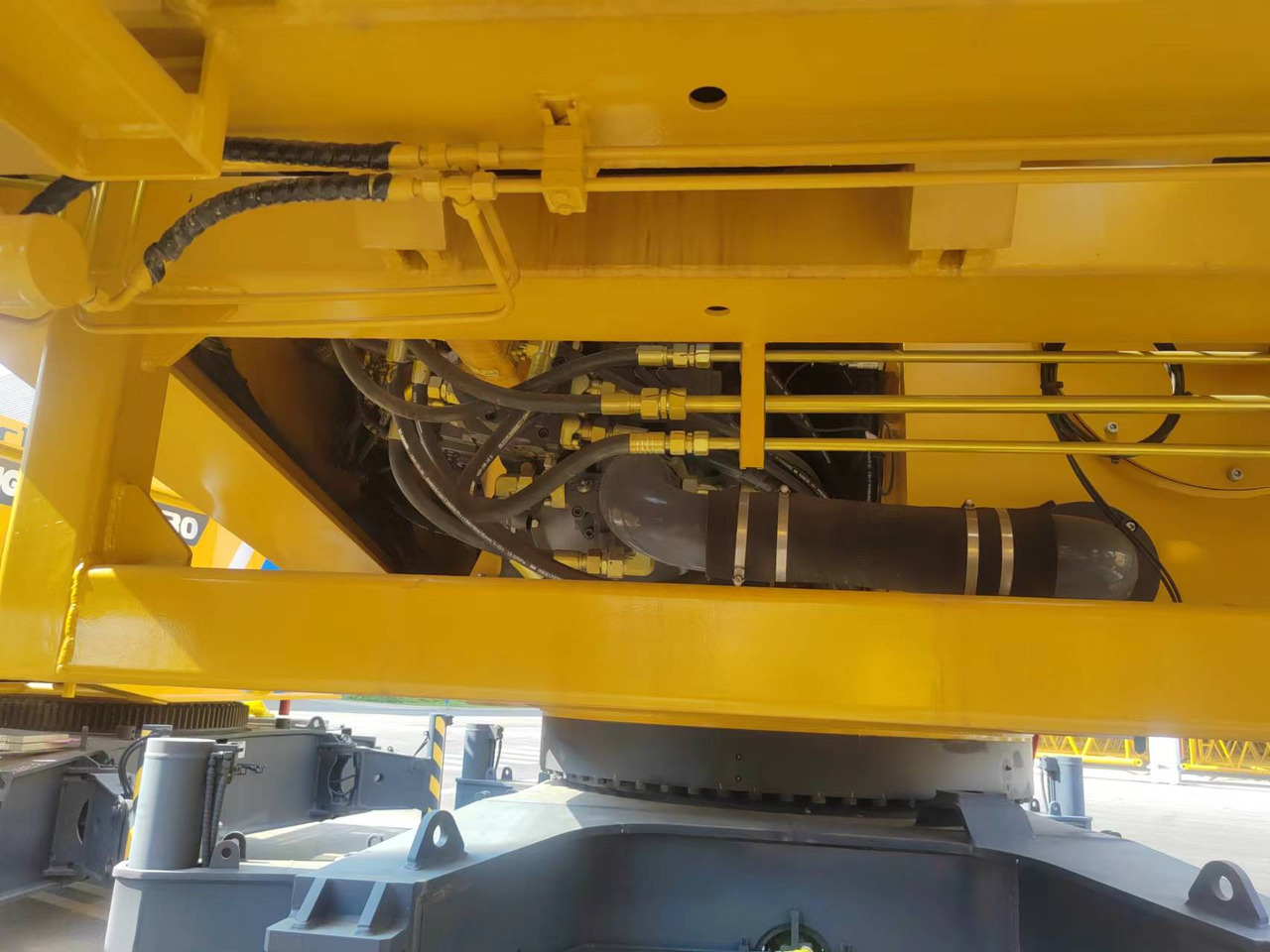 Grúa sobre orugas XCMG Official Used Mobile Crawler Crane XGC130-I 130 Ton Hydraulic Diesel Crane Hot Sale: foto 8