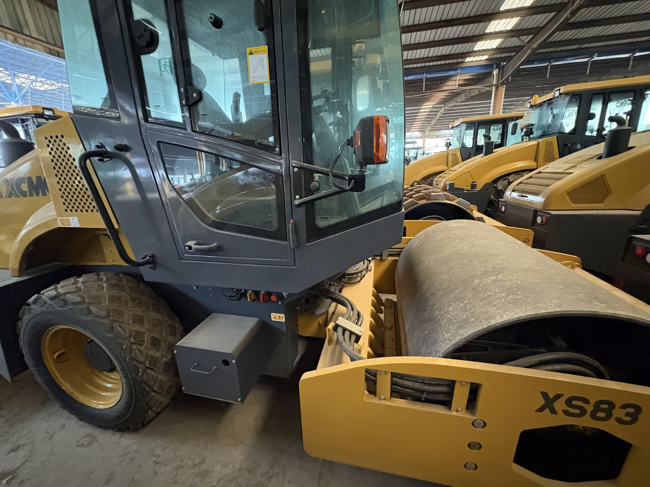 XCMG Used XS83 8 ton small single drum compactor road roller with diesel engine - Apisonadora de asfalto: foto 3 XCMG Used XS83 8 ton small single drum compactor road roller with diesel engine - Apisonadora de asfalto: foto 3