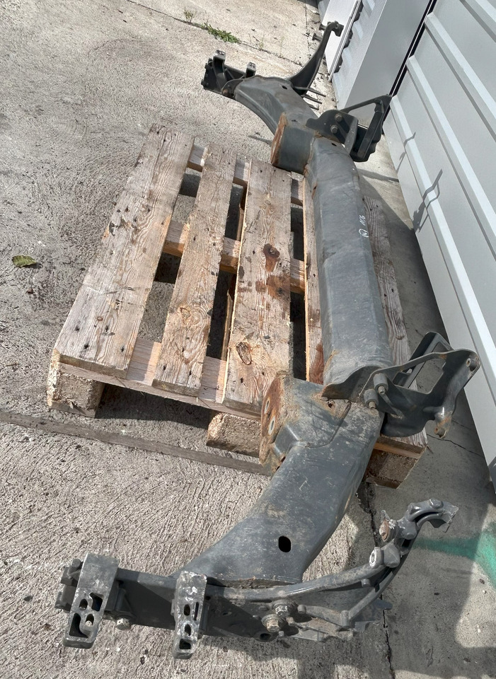 DAF CF EURO 6 BUMPER BEAM WITH STEP BRACKETS - Parachoques: foto 5 DAF CF EURO 6 BUMPER BEAM WITH STEP BRACKETS - Parachoques: foto 5