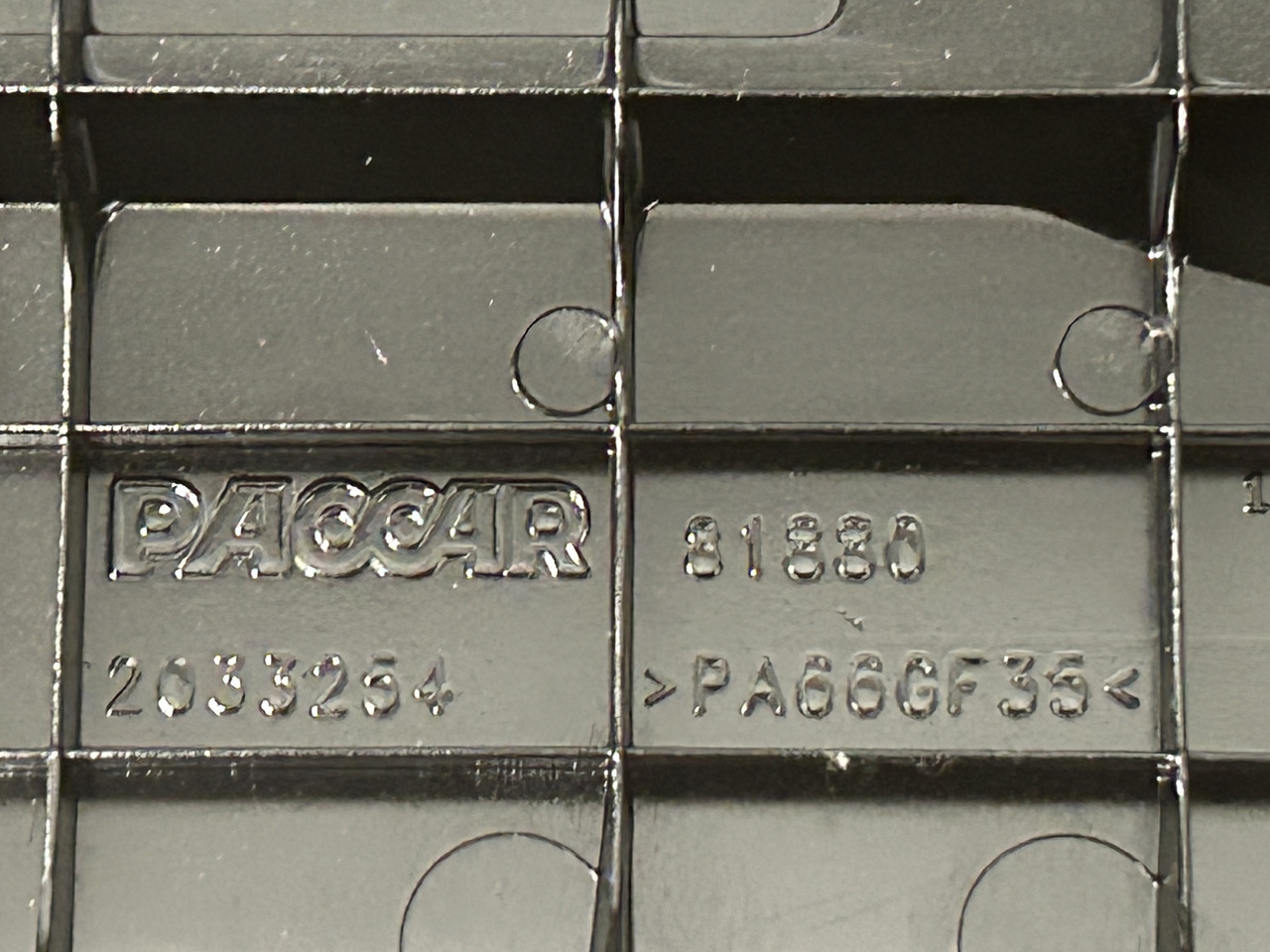 DAF ENGINE VALVE COVER + SPACER FRAME XF 106 - Cabezal de bloque: foto 4 DAF ENGINE VALVE COVER + SPACER FRAME XF 106 - Cabezal de bloque: foto 4