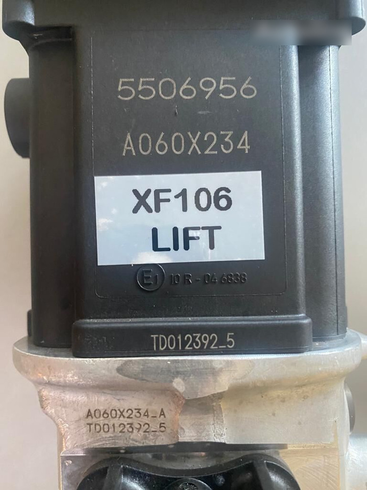 DAF NEW euro 6 5506956 DAF EURO 6 truck - Sistema de escape para Camión: foto 3 DAF NEW euro 6 5506956 DAF EURO 6 truck - Sistema de escape para Camión: foto 3