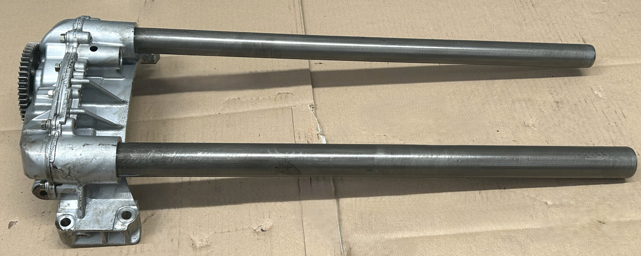 DAF OIL PUMP WITH PIPES DAF XF 106 480 - Bomba de aceite: foto 1 DAF OIL PUMP WITH PIPES DAF XF 106 480 - Bomba de aceite: foto 1