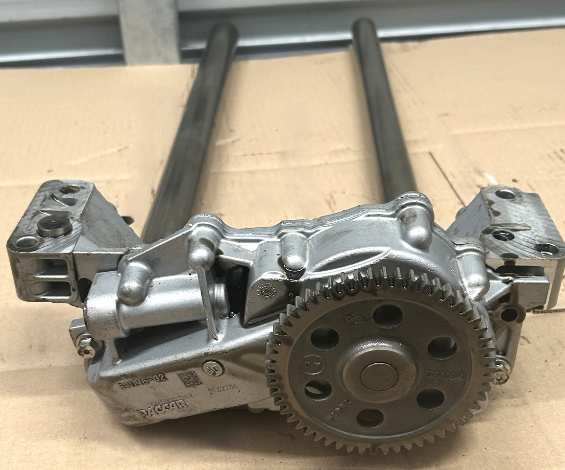 DAF OIL PUMP WITH PIPES DAF XF 106 480 - Bomba de aceite: foto 3 DAF OIL PUMP WITH PIPES DAF XF 106 480 - Bomba de aceite: foto 3