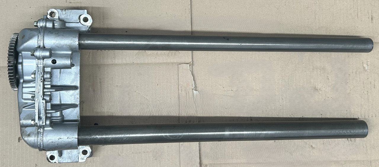 DAF OIL PUMP WITH PIPES DAF XF 106 480 - Bomba de aceite: foto 2 DAF OIL PUMP WITH PIPES DAF XF 106 480 - Bomba de aceite: foto 2