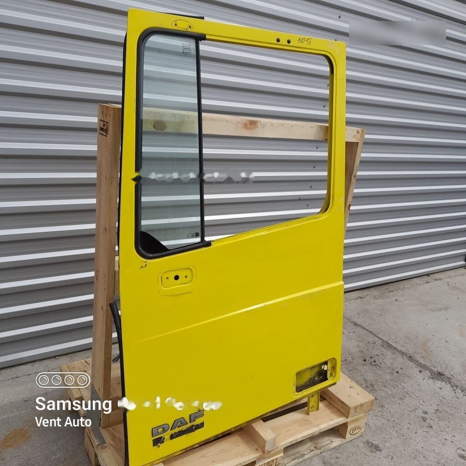 DAF XF 105 DAF LEWE truck - Puerta y piezas para Camión: foto 2 DAF XF 105 DAF LEWE truck - Puerta y piezas para Camión: foto 2