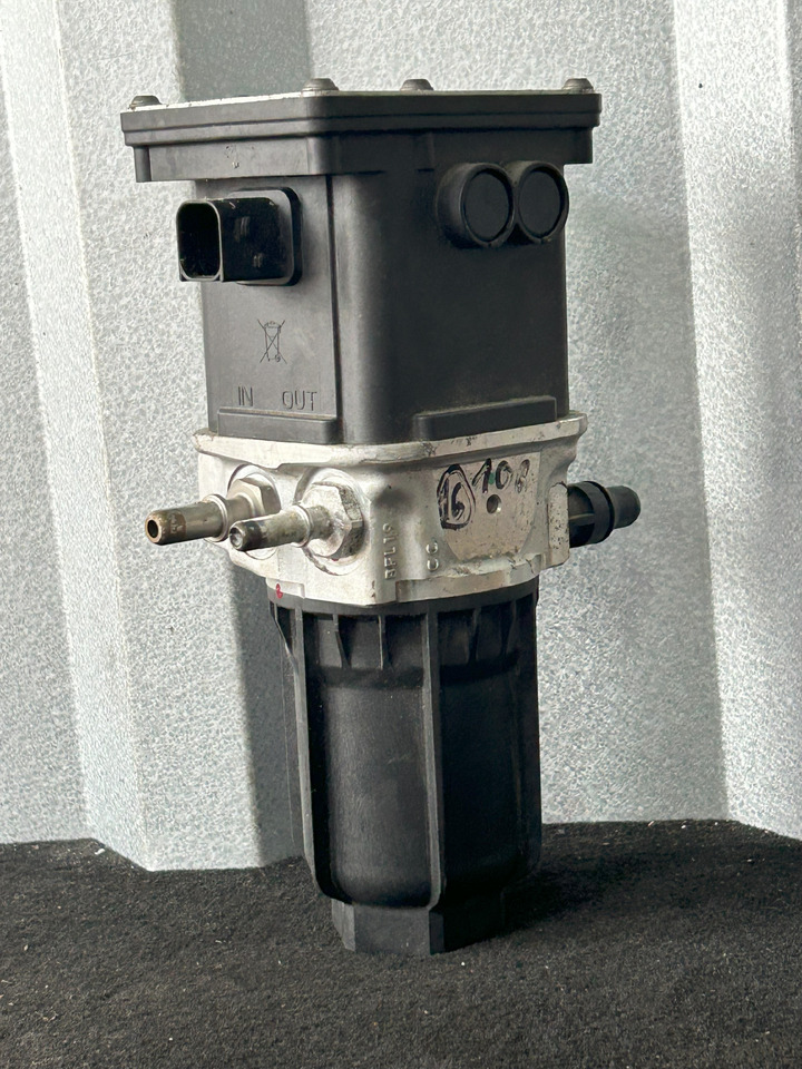 DAF XF 106 480 ADBLUE PUMP 4388105 A052Y605 - Sistema de escape para Camión: foto 5 DAF XF 106 480 ADBLUE PUMP 4388105 A052Y605 - Sistema de escape para Camión: foto 5