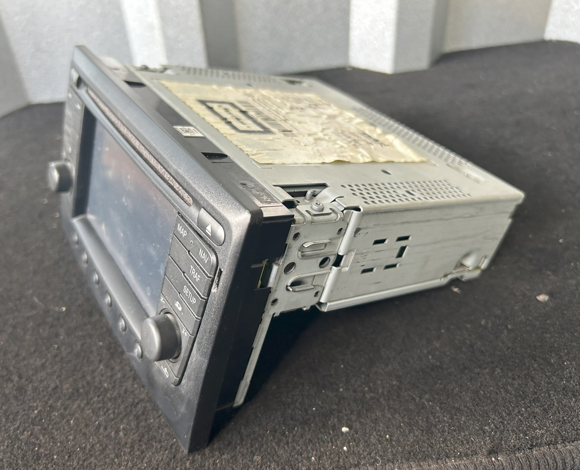 DAF XF 106 ORIGINAL RADIO + MOUNTING BOX - Pieza universal: foto 5 DAF XF 106 ORIGINAL RADIO + MOUNTING BOX - Pieza universal: foto 5