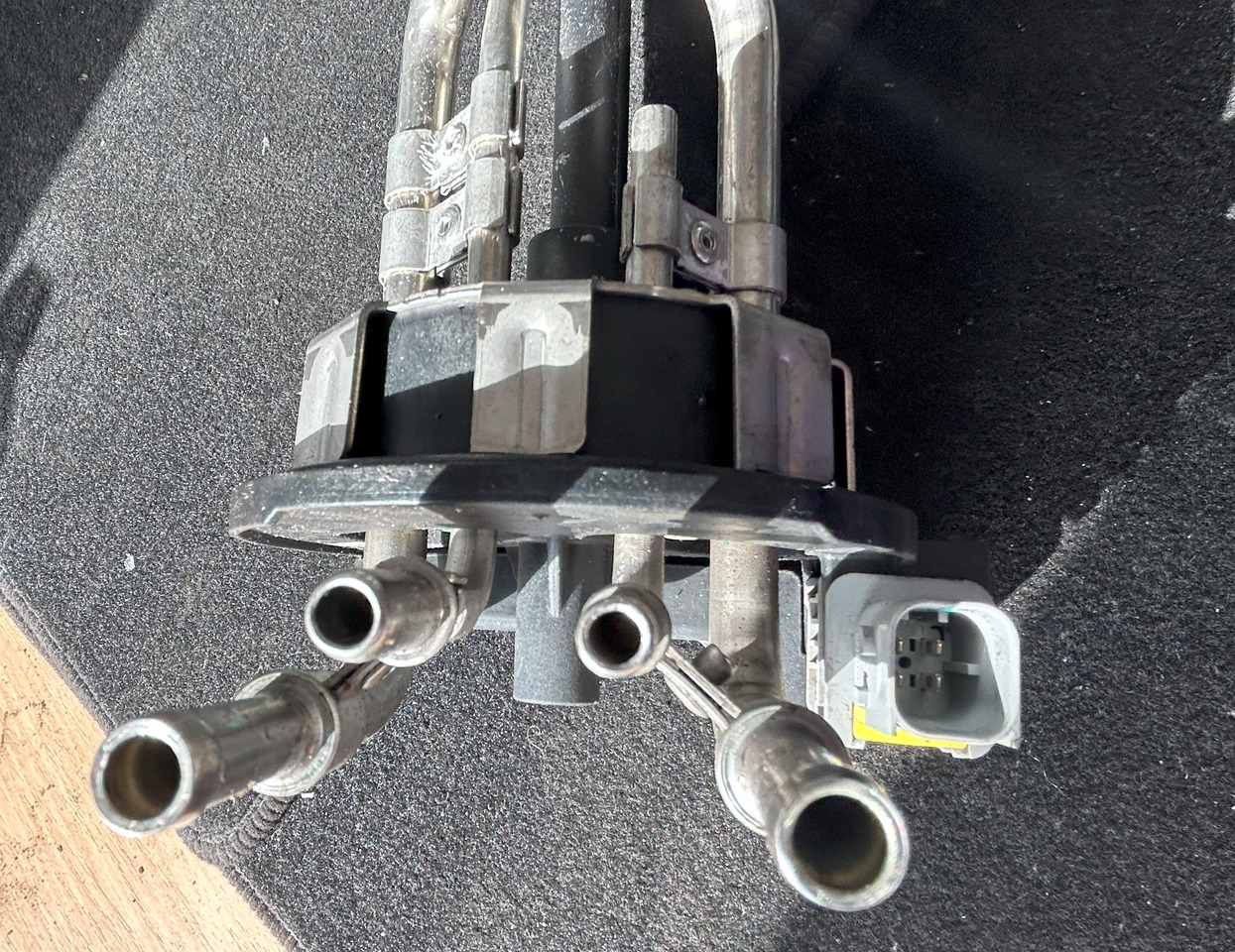 DAF XF 106 TEMPERATURE AND ADBLUE LEVEL SENSOR - Sensor: foto 5 DAF XF 106 TEMPERATURE AND ADBLUE LEVEL SENSOR - Sensor: foto 5