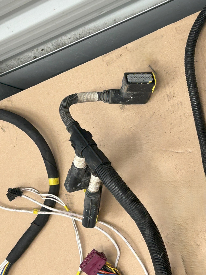 DAF XF 106 TRAILER SOCKET ELECTRICAL HARNESS - Cables/ Alambres: foto 3 DAF XF 106 TRAILER SOCKET ELECTRICAL HARNESS - Cables/ Alambres: foto 3