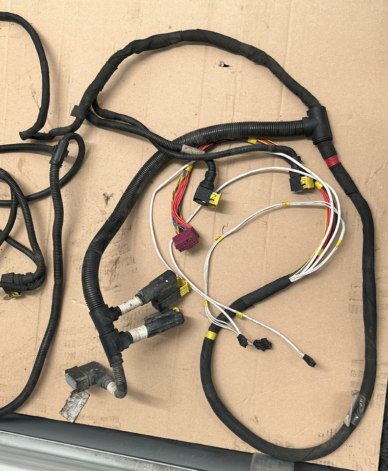 DAF XF 106 TRAILER SOCKET ELECTRICAL HARNESS - Cables/ Alambres: foto 2 DAF XF 106 TRAILER SOCKET ELECTRICAL HARNESS - Cables/ Alambres: foto 2