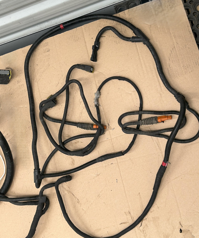 DAF XF 106 TRAILER SOCKET ELECTRICAL HARNESS - Cables/ Alambres: foto 5 DAF XF 106 TRAILER SOCKET ELECTRICAL HARNESS - Cables/ Alambres: foto 5