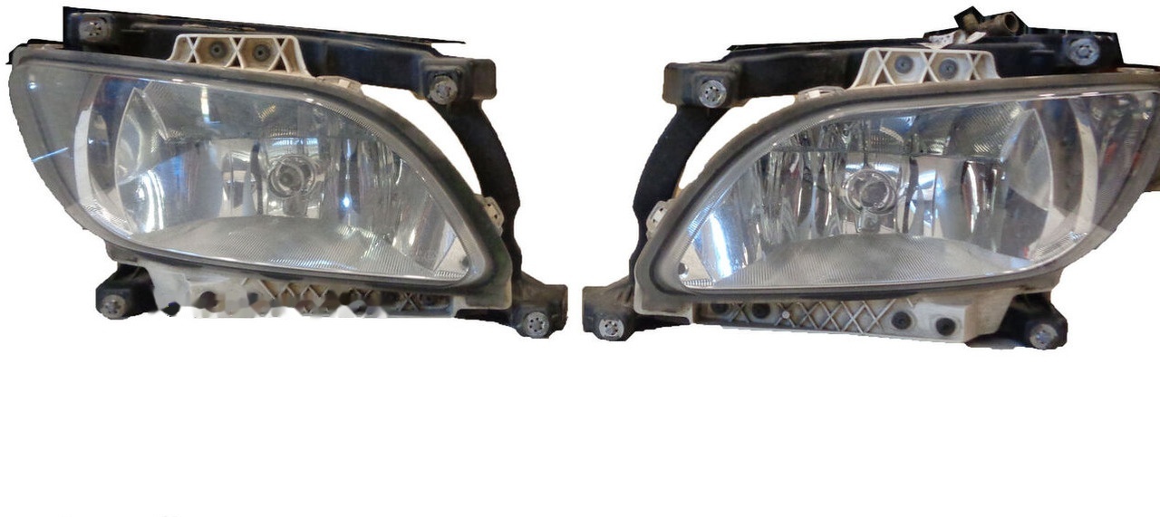 DAF XF 106 truck - Faro delantero para Camión: foto 1 DAF XF 106 truck - Faro delantero para Camión: foto 1